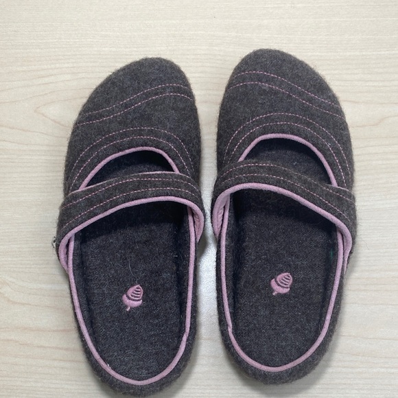 Acorn Brown and Pink Women's Wool Mary Jane Mule Slippers - Picture 4 of 8
